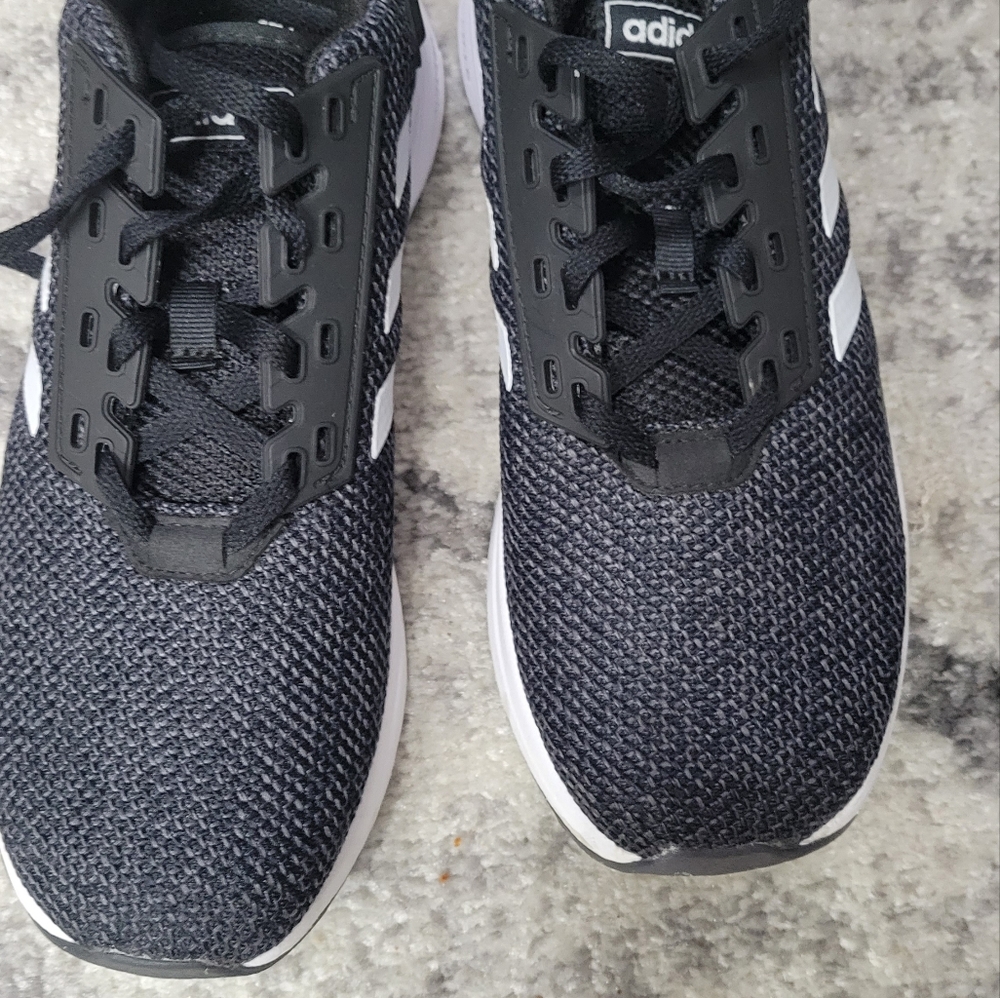 Womens sz.7 Adidas